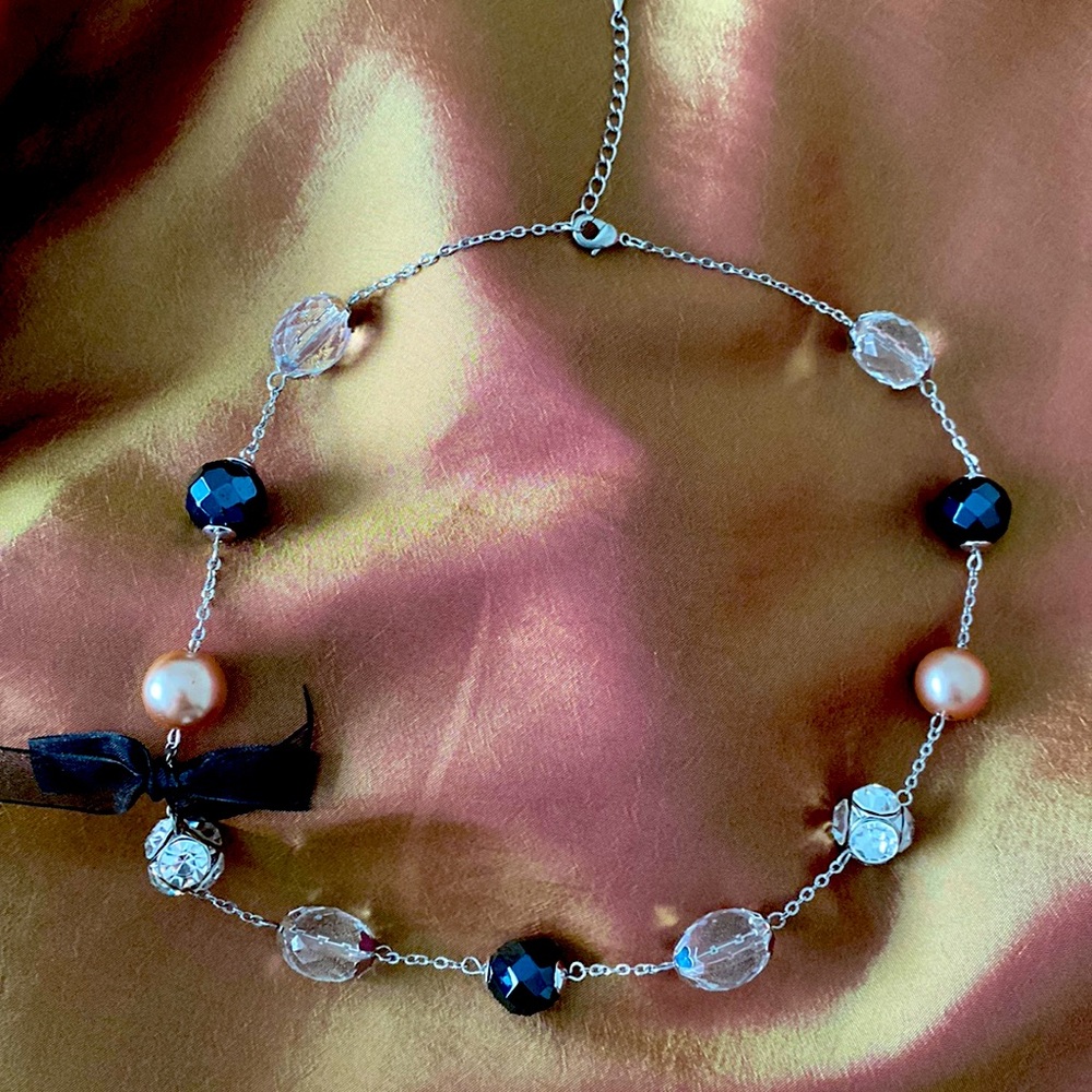 Pretty costume jewelry necklace